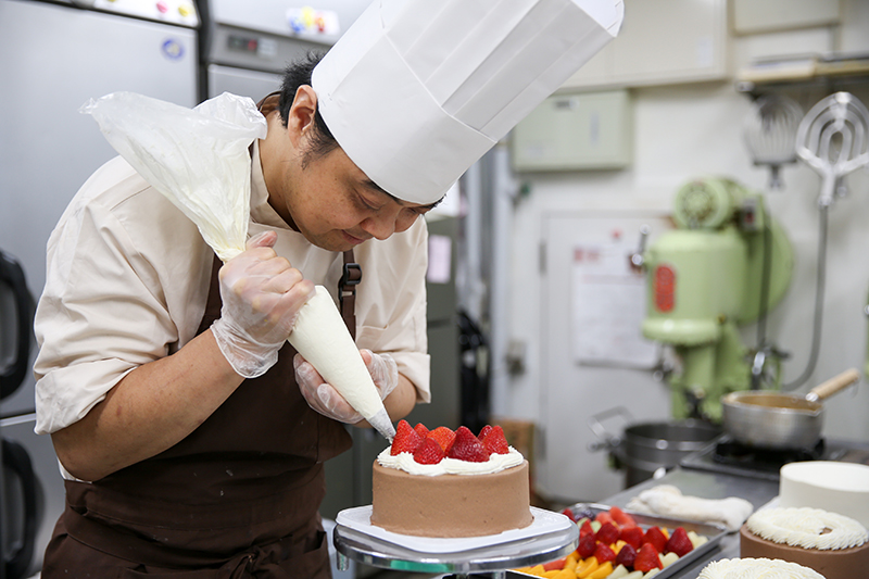 兵庫県宝塚市の手作りのケーキ屋さん宝塚プリエ シェフ紹介